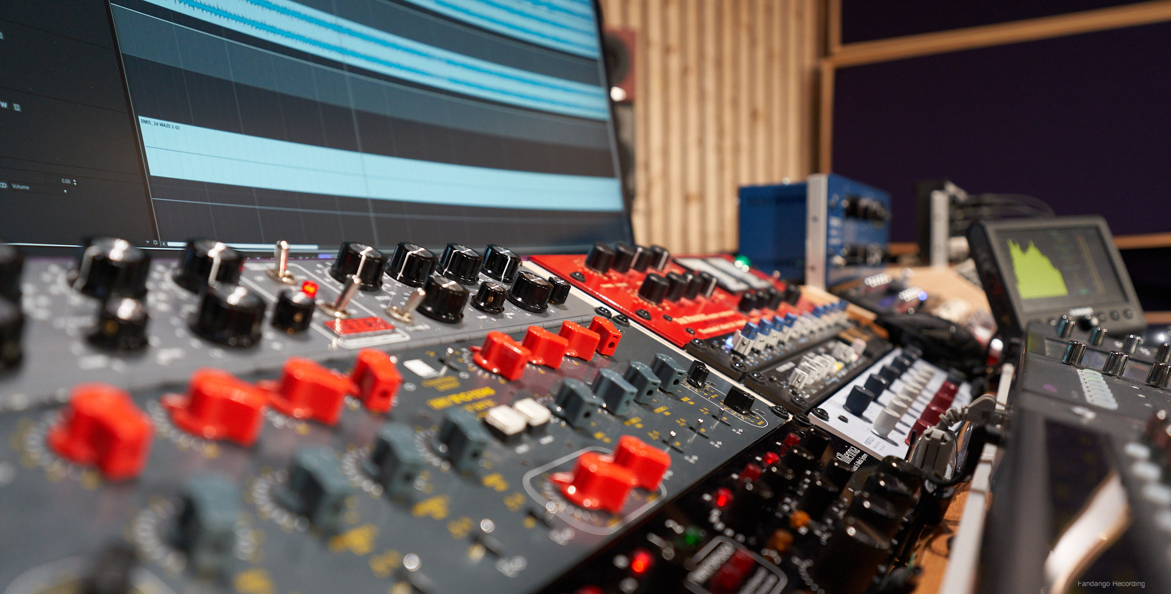 Hardware de masterización analógica premium para todos los formatos de masterización.